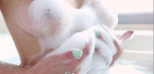  PornPros - Blonde teen Cosima Knight takes a bath then fucks her man